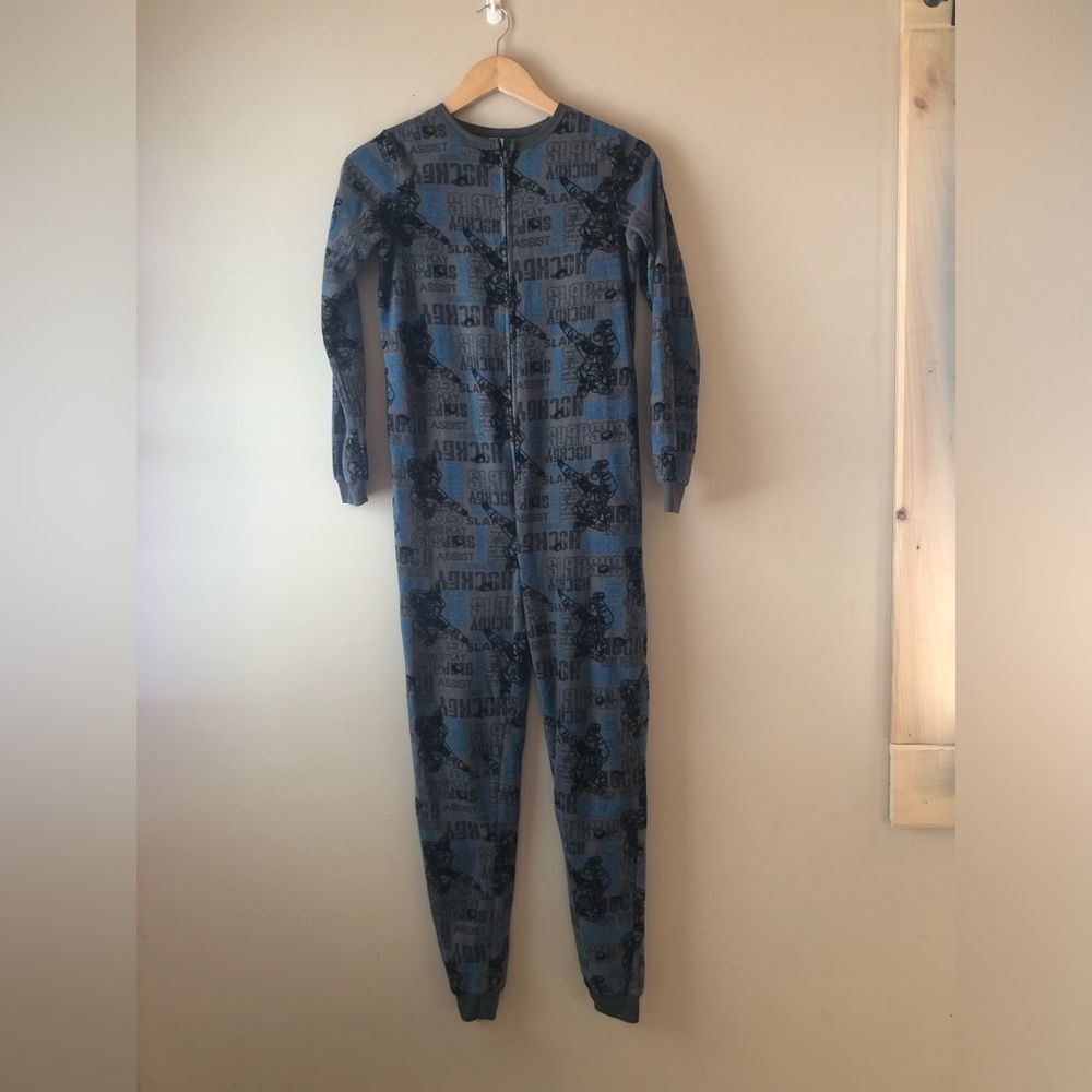 5/$15 • 🟡 George | Fleece One Piece Pjs